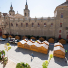 El montaje del recinto ferial en el entorno de la Universitat.