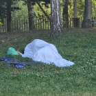 El ayuntamiento colgó esta foto del hombre durmiendo. 