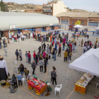 Desenes de persones van participar ahir en el ‘Forum de les cultures’ a l’INS de Seròs.
