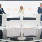 Santiago Abascal, Yolanda Díaz y Pedro Sánchez momentos antes de iniciar el último debate antes de las elecciones del domingo.