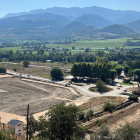 Vista dels terrenys que s'estan urbanitzant a l'entrada est de la Seu d'Urgell, on es preveuen dos superfícies comercials i el futur hospital comarcal.