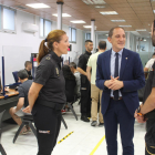 José Crespín en su visita a las dependencias de la Policía Nacional. 