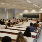 Alumnes examinant-se en una aula de l’edifici polivalent de la UdL.