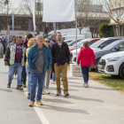 Algunos de los visitantes que recorrieron el Saló de l’Automòbil de Mollerussa. 