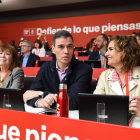 La presidenta del PSOE, Cristina Narbona, Pedro Sánchez i María Jesús Montero, ahir al Comitè.