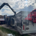 El camió transportava paper i ha quedat bolcat a l'altura del punt quilomètric 149,5.