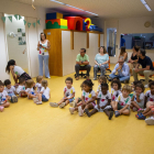 Nens i nenes d’entre 1 i 2 anys a l’escola bressol de Parc de Gardeny.
