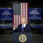 Joe Biden inicia la segunda parte de su mandato con una popularidad del 42% en su país.