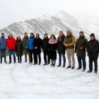 Las autoridades, ayer durante la presentación del plan piloto de caminos del Pallars Sobirà. 