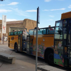 El bus turístico de Lleida, en el Castillo de Gardeny.