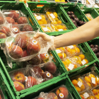 El Gobierno prohíbe los envases de fruta inferiores a 1,5 kilos.