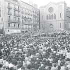 Una repleta plaza de Sant Joan, con más de 5.000 asistentes, en su inauguración el 4 de mayo de 1986.