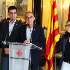 L'alcalde de Lleida, Miquel Pueyo, amb els tinents d'alcalde Toni Postius i Jordina Freixanet