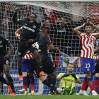 Jugadores del Bayer Leverkusen celebran uno de sus goles.