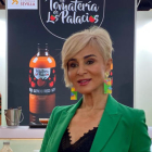 Ana María Aldón y su producto.