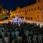 La música de la Bellpuig Cobla llena la plaza de la Universitat de Cervera 