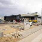 Recta final de las obras del nuevo hipermercado Esclat en Ciutat Jardí 