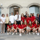 L’alcalde d’Alpicat, Joan Gilart, va rebre l’equip femení pel seu ascens històric a l’OK Lliga.