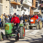 Diferents tractors van participar en la desfilada al voltant del parc del Terrall.