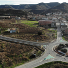 La avenida de Lleida que atraviesa la población y la nueva variante de La Granja a la izquierda.