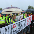 Veïns de Cabrera d'Anoia tallen la C-15 al patir restriccions d'aigua