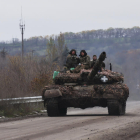 Un tanque ucraniano circula en la ciudad de Bakmut, en Donetsk.