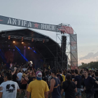 Actuación ayer a media tarde de Kaótiko, una de las once bandas de la primera jornada del Antifa Rock.