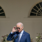 "Jackie, ¿estás aquí?": Biden se confunde al buscar en un acto a una congresista republicana muerta