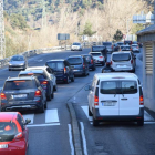 Vehicles parats a la frontera hispanoandorrana.