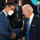 Pedro Sánchez i Joe Biden, junts a la cimera del G20 a Roma.