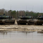 Imagen de archivo de carros de combate Leopard 2.