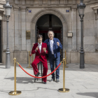 Joan Manuel Serrat entra al Museu de Cera de Barcelona