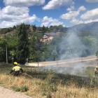 Un incendio calcinó ayer 300 metros de vegetación en el parque de L’Horta del Valira de La Seu. 