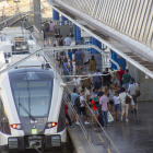 El tren panoràmic dels Llacs de Lleida a la Pobla de Segur s'estrena amb gairebé cent passatgers