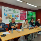 Representants d’UP a Lleida i el coordinador nacional, Joan Caball, al centre, ahir a la Fira.