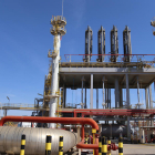 Imagen del muelle de amarre de la planta de gas Enagás en el puerto de Barcelona.