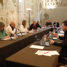 Reunión ayer en la sala de la Canonja de la Seu Vella para dar luz verde a este centro de estudios.