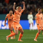 Jegadoras de la selección de los Países Bajos celebran su victoria de ayer sobre Portugal.