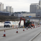 Comença la demolició de la mitjana del pont de Pardinyes