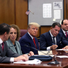 L’expresident Donald Trump durant la seua declaració ahir davant del tribunal de Manhattan.