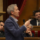 El conseller Josep González Cambray, al ple del Parlament.
