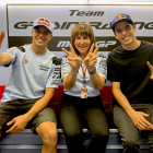 Fabio di Giannantonio, Nadia Padovani y Àlex Márquez, tras anunciarse su fichaje por Gresini Racing.