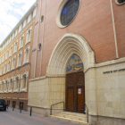 El edificio de la residencia y el santuario de Sant Antoni de Pàdua.