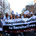 La manifestació de facultatius convocada per Metges de Catalunya ahir a Barcelona.
