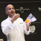 El chef Joel Castanyé ofreció una demostración culinaria con frutas de Lleida. 