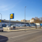 Tant el supermercat com l’antiga botiga de calçat s’enderrocaran per fer-ne un de nou.