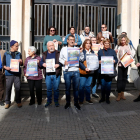 Una veintena de personas se concentraron en la Audiencia de Tarragona para pedir justicia.