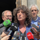 La consellera d'Acció Climàtica, Teresa Jordà, atén els mitjans de comunicació a les portes del Palau de la Generalitat.
