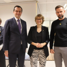 El jefe de la Misión de Ucrania a la Unión Europea, Vsevolod Chentsov, la consellera de Acción Exterior, Meritxell Serret, y el gobernador de la provincia de Transcarpàcia, Viktor Mykyta.