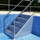 La escalera que se ha habilitado en la piscina de Saidí.